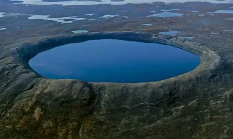 Hồ nước ‘con mắt pha lê’ của người Inuit có gì đặc biệt?